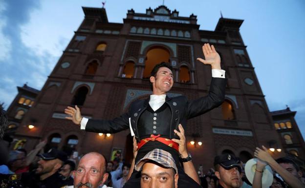 El extremeño Leonardo Hernández sale a hombros en Madrid