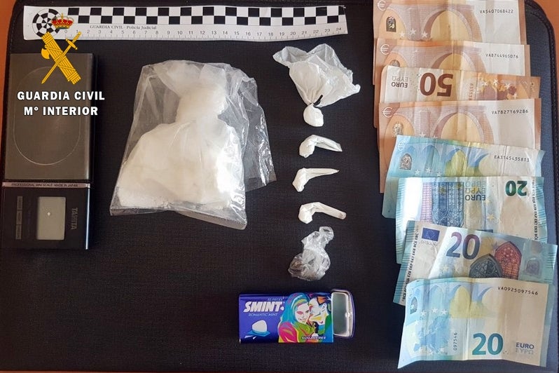 Detenido por traficar con droga en el comercio que regentaba en Azuaga