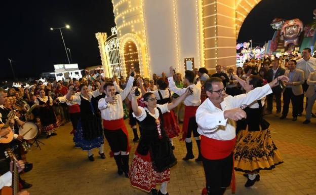 Caya se ilumina para vivir la Feria de Badajoz
