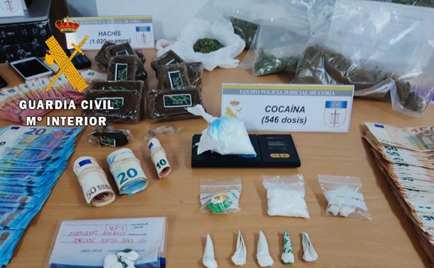 Desmantelan cuatro puntos de venta de droga en Coria y detienen a 5 personas