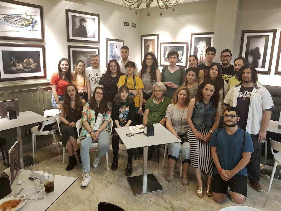 Cácerescaparate | Niños lectores y frenesí de arte en el fin de curso