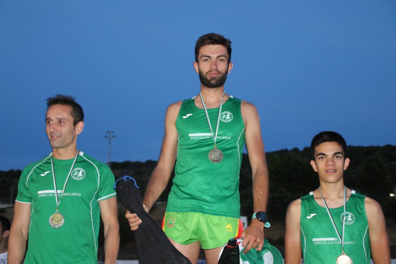 Buen ambiente en la 'I Milla' organizada por el Club Atletismo Jerez con motivo de su primer aniversario