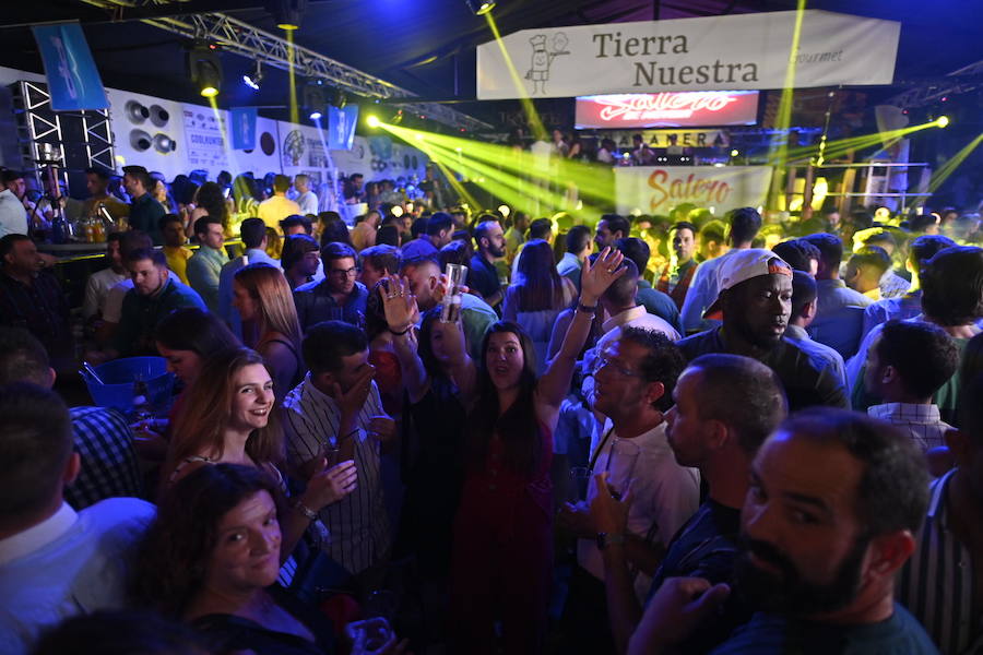 Gran ambiente en el ferial de Caya en la noche del sábado