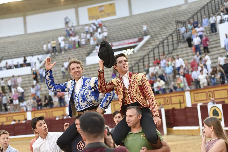 Triunfo en familia con los rejones en Badajoz