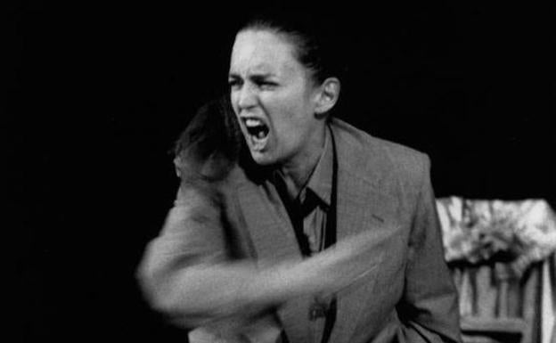 La plaza de las Veletas de Cáceres acoge la obra 'El hermano muerto'