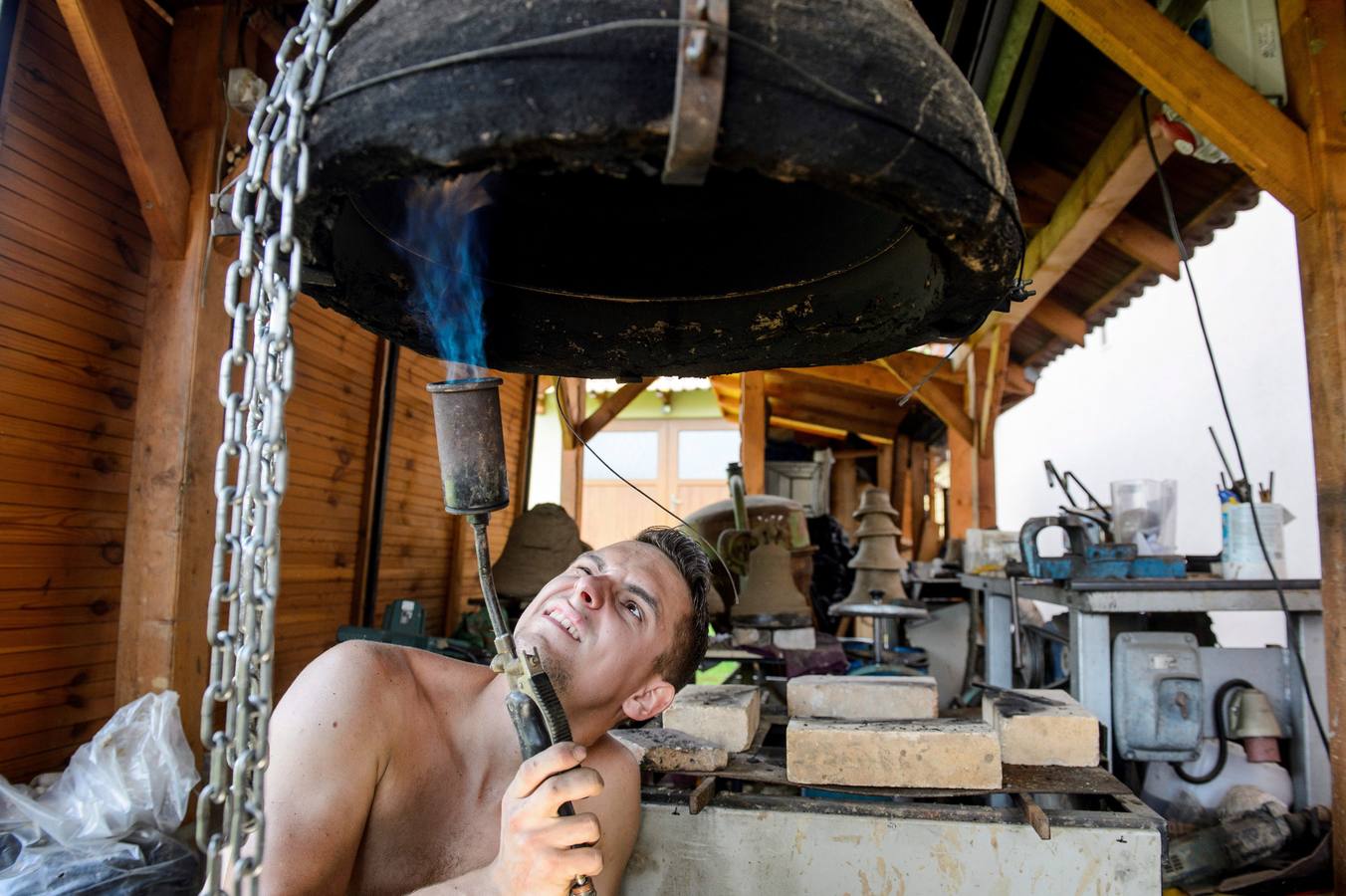 Fundidor de campanas artesano