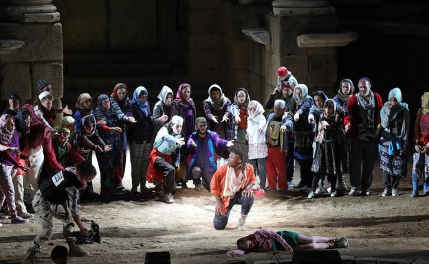 La ópera 'Sansón y Dalila' conquista el Teatro Romano en el arranque del Festival de Mérida