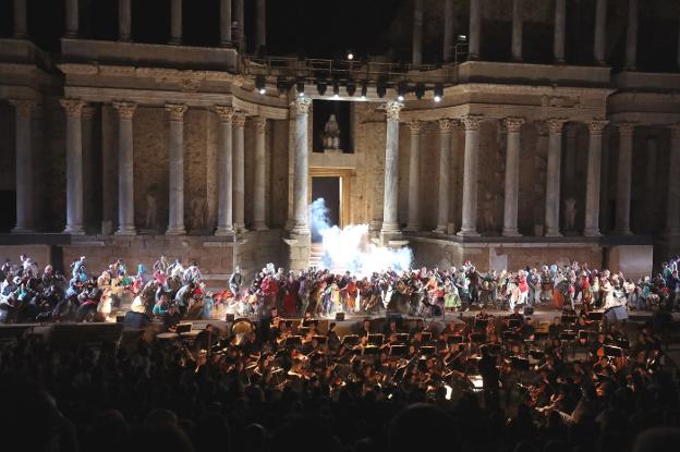 La fuerza de la ópera seduce a Mérida