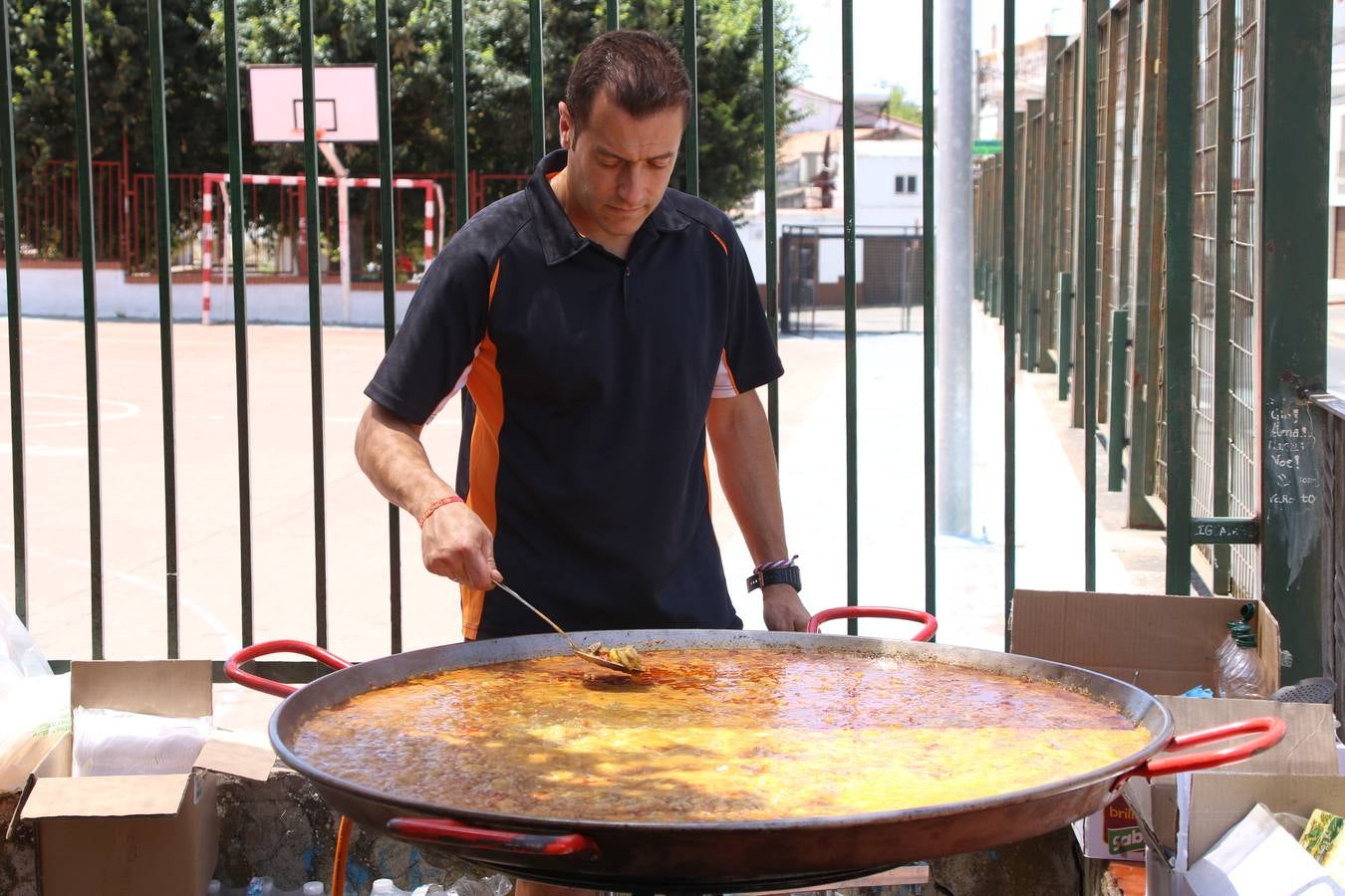 El barrio de San Roque inaugura la restauración del retablo de su Ermita