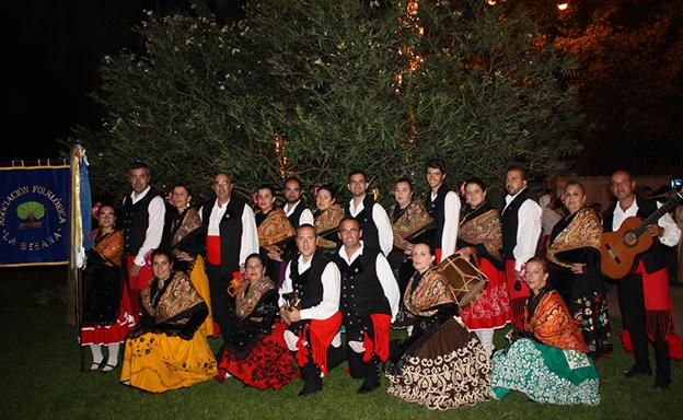 Grupos folclóricos de Extremadura, Rusia y Portugal actúan este viernes en Badajoz