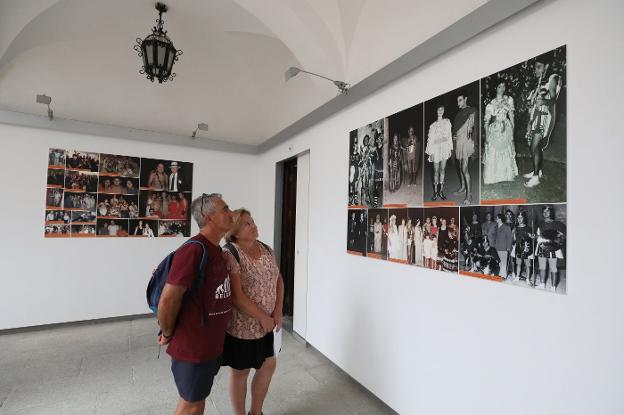 Una exposición rinde homenaje a los figurantes del Festival de Mérida