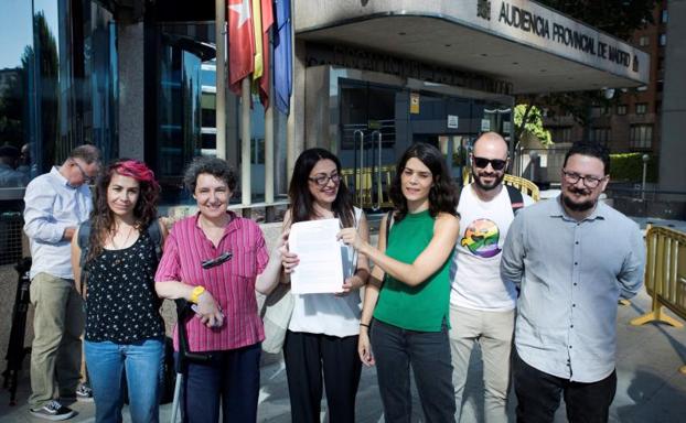 Podemos e IU denuncian ante la Fiscalía a Vox por pedir información de los talleres LGTBI