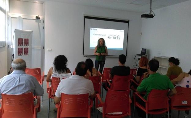 Una treintena de personas se da cita en los desayunos Networking en el CID de Talavera la Real