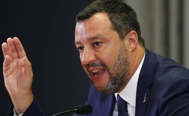 Salvini pretende censar a los gitanos y preparar «un plan de desalojo» de sus campamentos