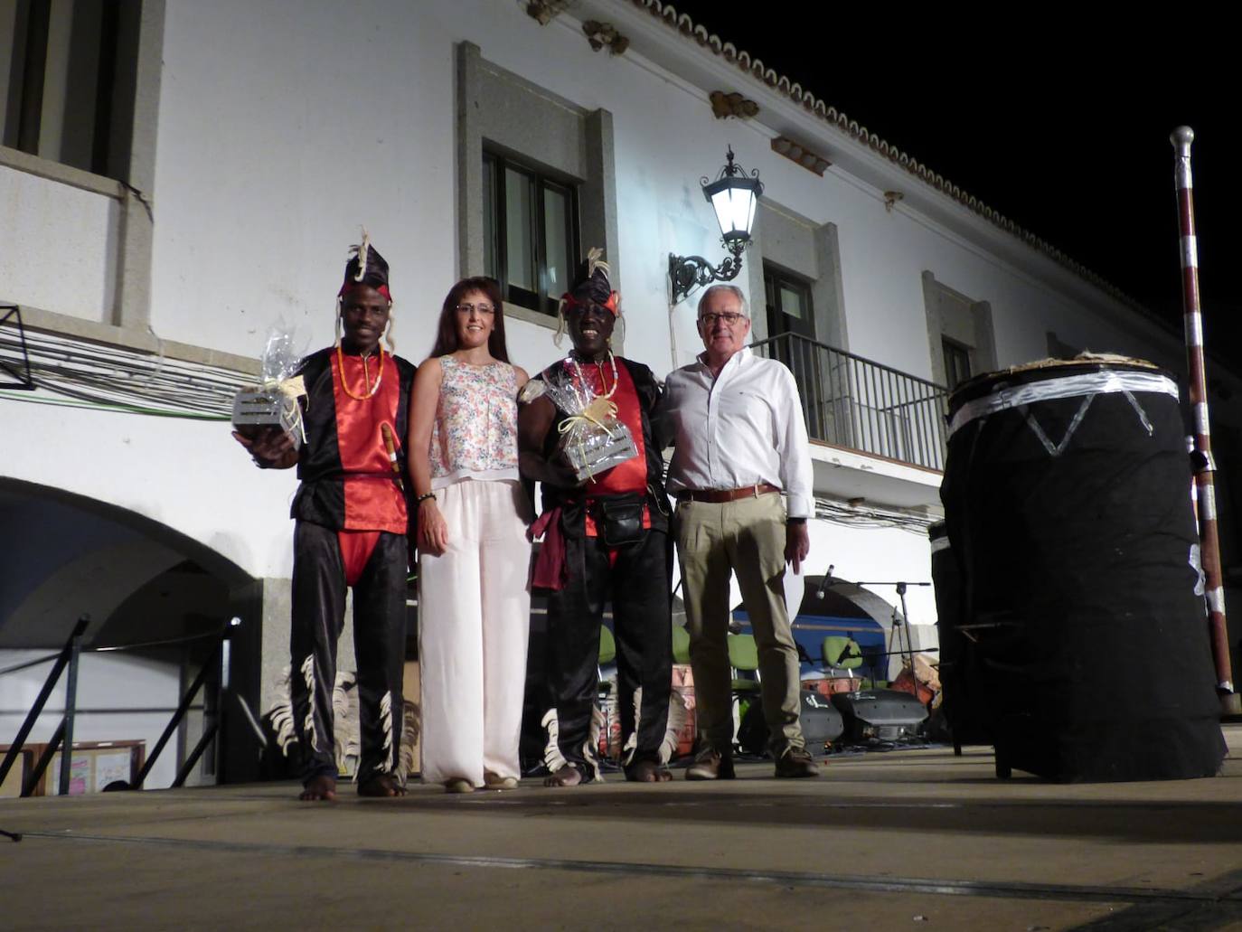El grupo «Hwendo Na Bua» trajo la cultura africana a Castuera