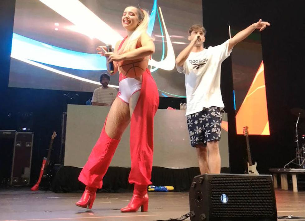 Lola Índigo triunfa en una ciudad de película