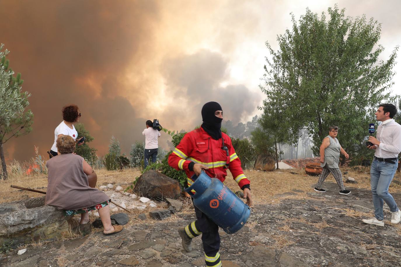El fuego avanza en el centro de Portugal