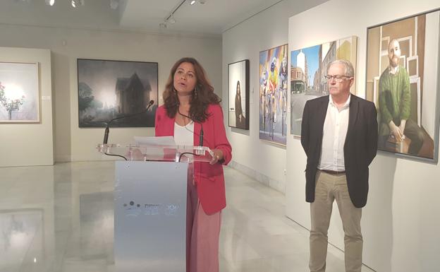 Tina Rodríguez inaugura la exposición con las obras del XXXVII Premio Internacional de pintura Eugenio Hermoso