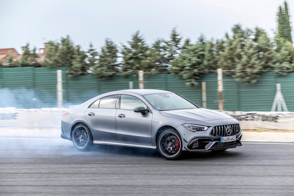 Los superdeportivos Mercedes AMG A 45 y CLA 45 4Matic+, en acción