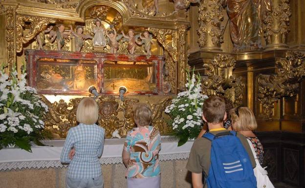 La catedral de Plasencia muestra durante 9 días su misteriosa Virgen durmiente