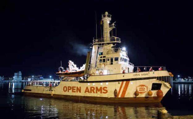 El 'Open Arms' no descarta poner rumbo a Italia pese a las amenazas de Salvini