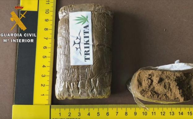 Detenido un varón de 39 años que tenía un punto de venta de drogas en su tienda en Moraleja