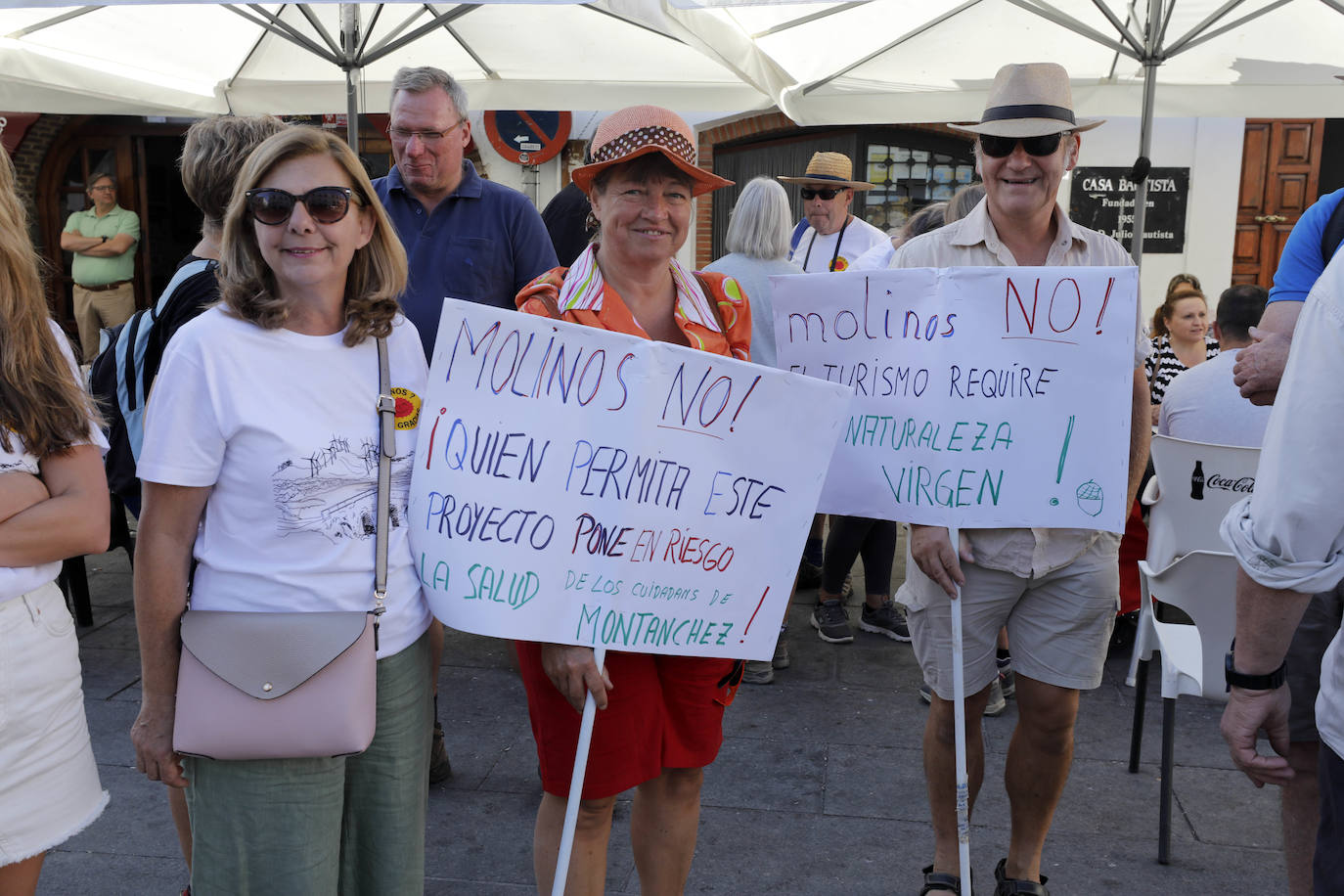 Concentración en Montánchez contra la instalación de los aerogeneradores