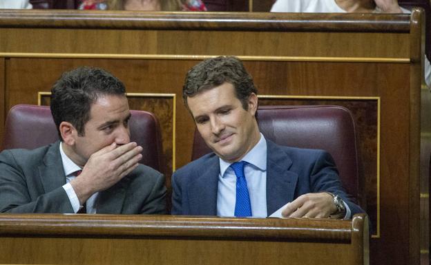 Las dudas estratégicas persisten en el PP pese al bálsamo de gobernar tras el 26-M