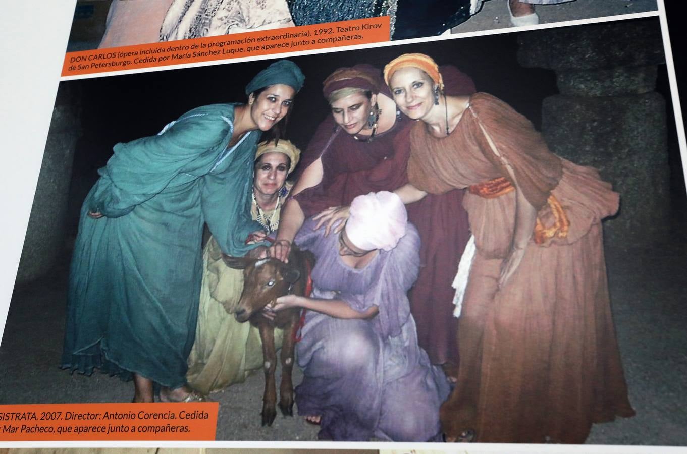 Exposición que rinde homenaje a los figurantes del Festival de Mérida