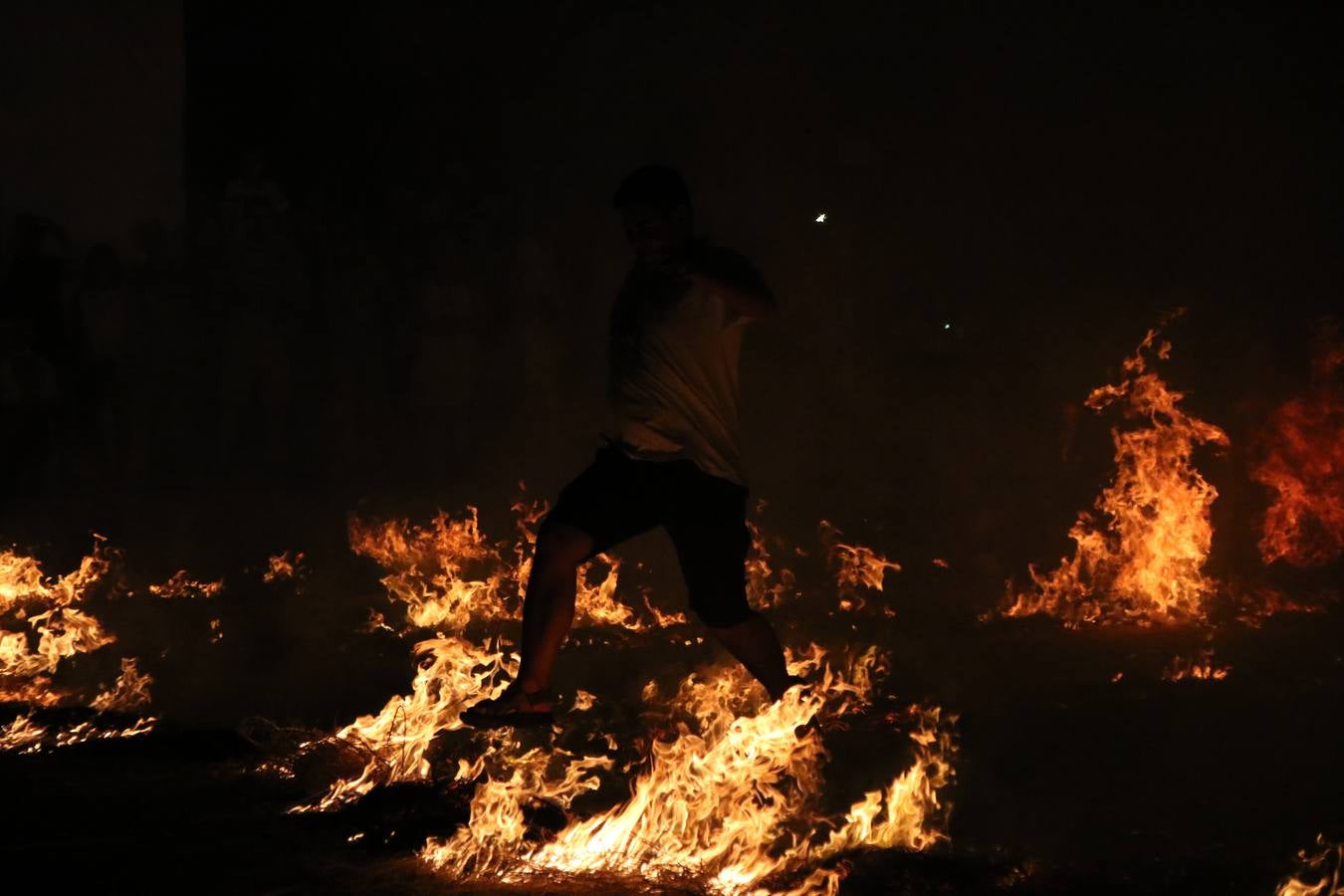 Jerez revive, un año más, la tradicional 'quema del rabo del diablo'