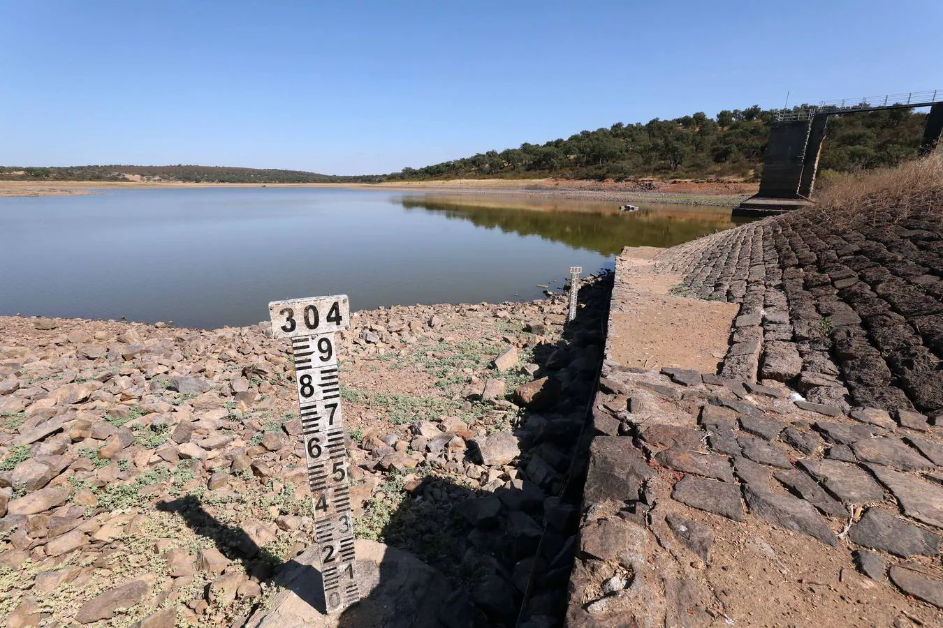 Seis pueblos de la comarca de Mérida inician restricciones en el consumo de agua