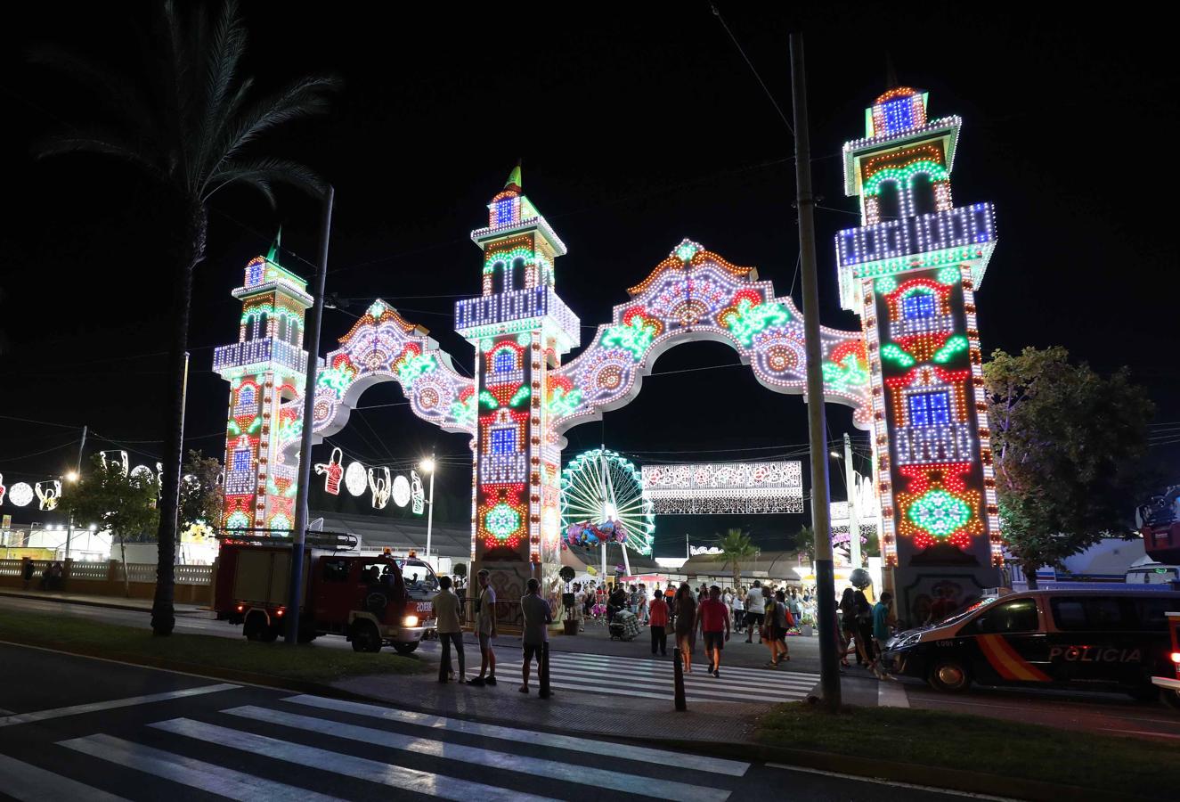 Ambiente y encendido en el primer día de la Feria de Mérida