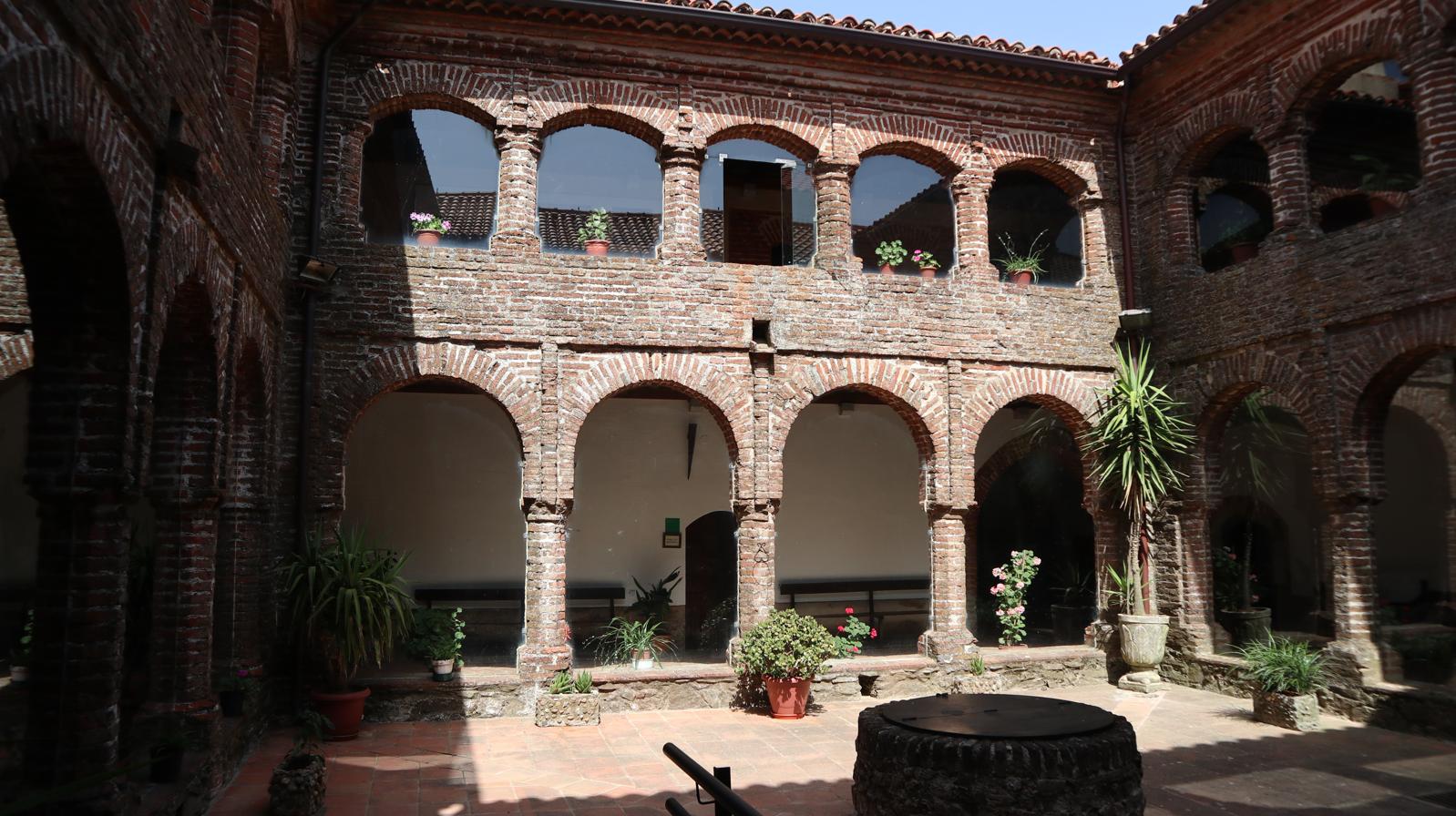 Calera de León: Un monasterio próximo al cielo