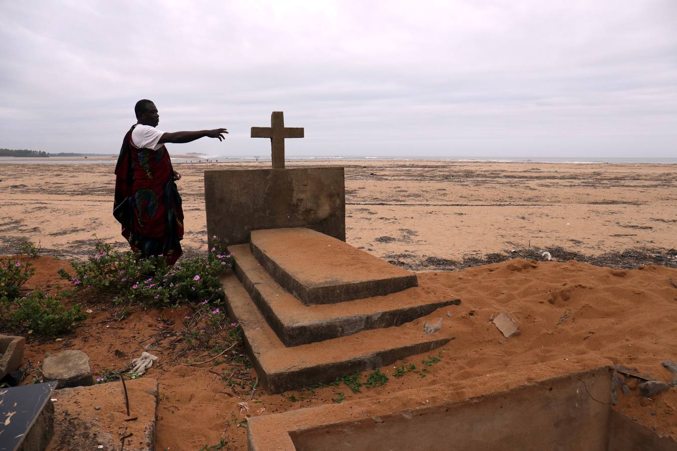 La aldea de Lahou Kpanda devastada por el mar