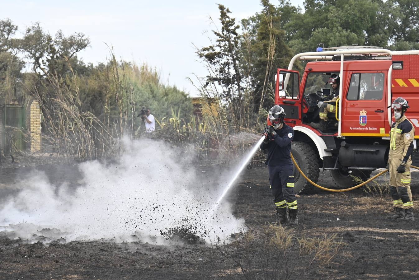 Estabilizan y desactivan el nivel 1 de peligrosidad del incendio forestal de Bótoa