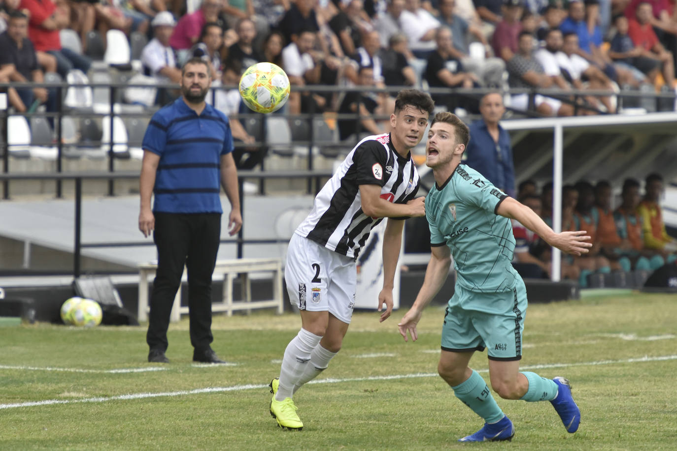 El Badajoz vence al Algeciras en el Nuevo Vivero (2-1)