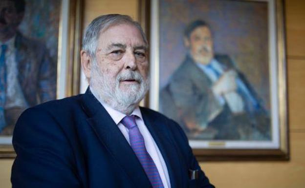 El historiador, político y periodista Juan Van-Halen abre las conferencias de Aula HOY