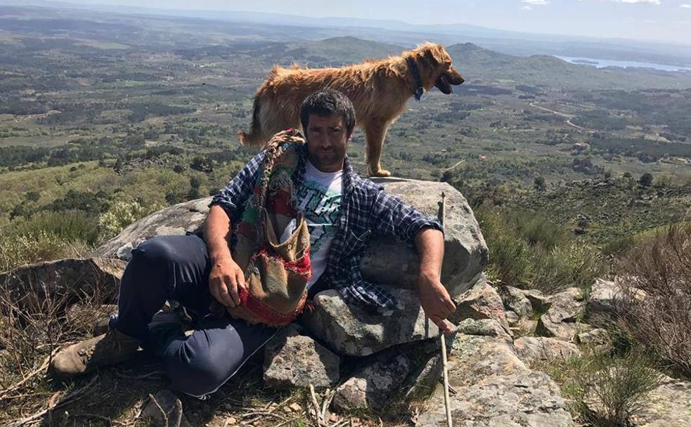 El cabrero 'youtuber' que lucha contra la burocracia desde Sierra de Gata