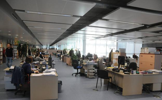 Las comisiones de servicio de la Junta aumentan pese a las advertencias en contra