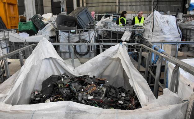 El trabajador herido en Lobón está estable con el tronco y los brazos afectados por quemaduras