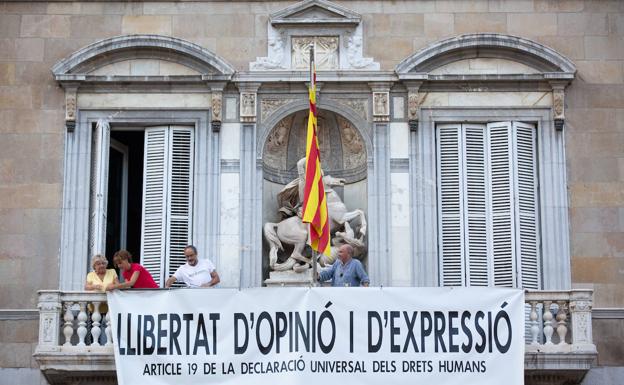 La Junta Electoral da 48 horas a Torra para retirar las pancartas independentistas