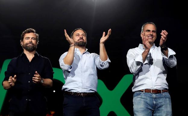 Abascal arenga a su electorado contra un PSOE de «historia criminal»