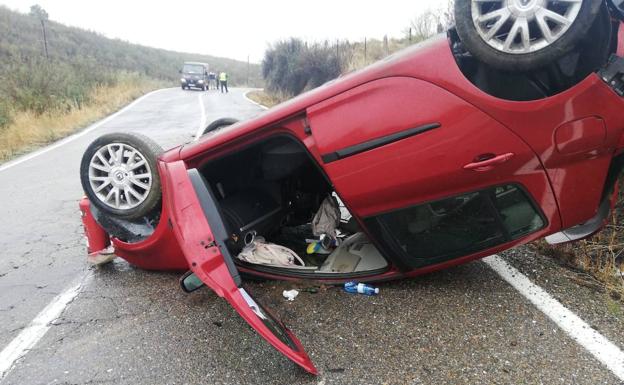 Una mujer resulta herida en una salida de vía entre Coria y Montehermoso