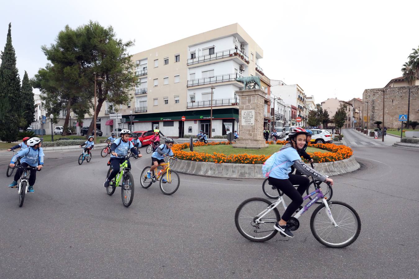 Más de 1.000 niños montan en bicicleta en Mérida