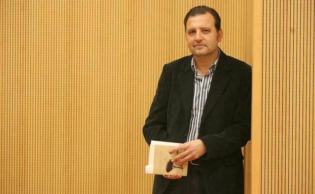 El poeta Basilio Sánchez presenta su último libro en Cáceres