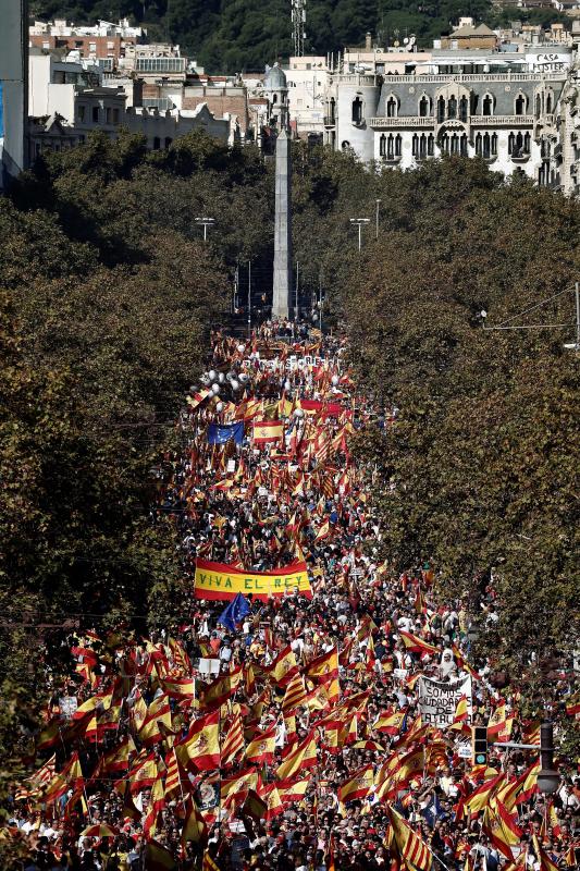 Masiva marcha en Barcelona por la unidad de España