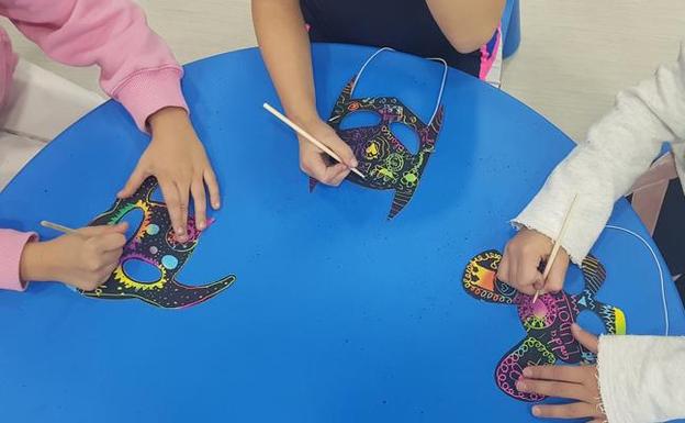 Fiestas temáticas con disfraces, bailes y deporte en Cáceres