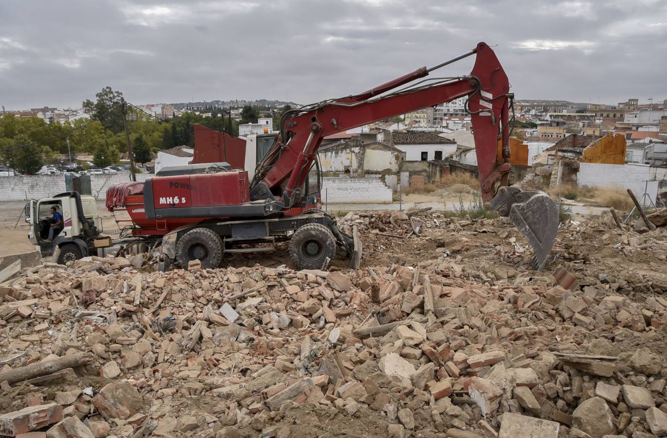 Caen las últimas casas de la calle Peralillo, donde se levantarán las 35 viviendas
