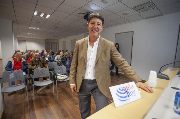 Charla en Aula Hoy del cirujano maxilofacial Florencio Monje