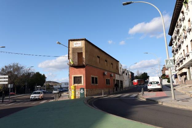 Demoler la manzana de Vía de la Plata en Mérida necesita permiso especial por el amianto